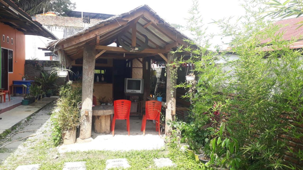 ホテル Toraja Manubackpacker ランテパオ エクステリア 写真
