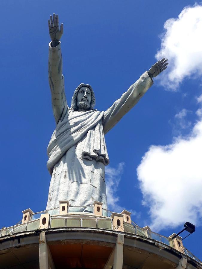 ホテル Toraja Manubackpacker ランテパオ エクステリア 写真